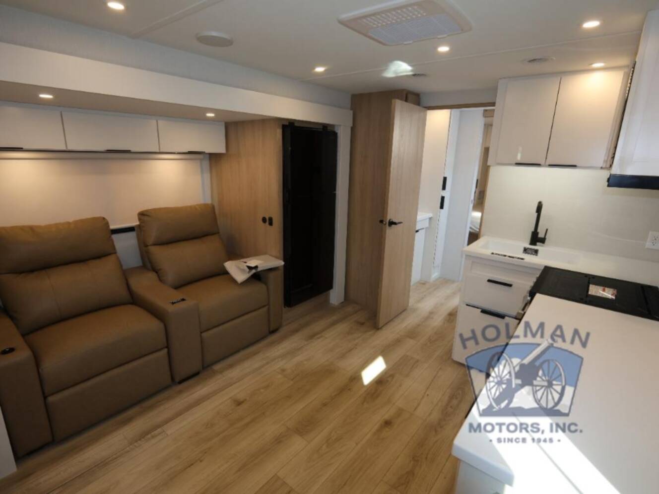 A photo of this 2026 Winnebago Thrive 25RLS