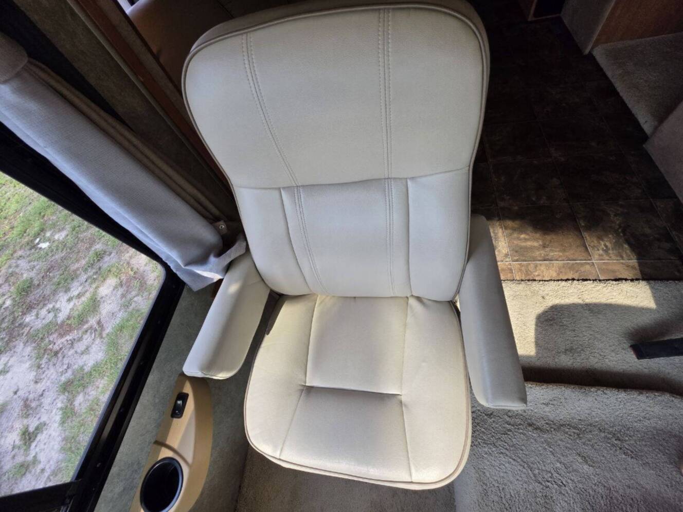 A photo of this 2013 Itasca Sunova 33C