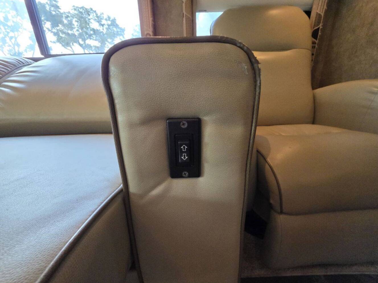 A photo of this 2013 Itasca Sunova 33C