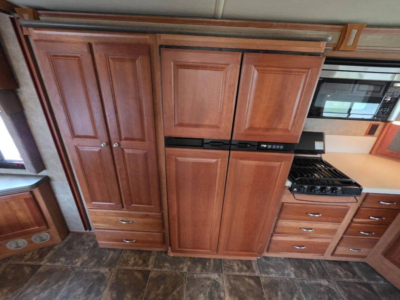 A photo of this 2013 Itasca Sunova 33C