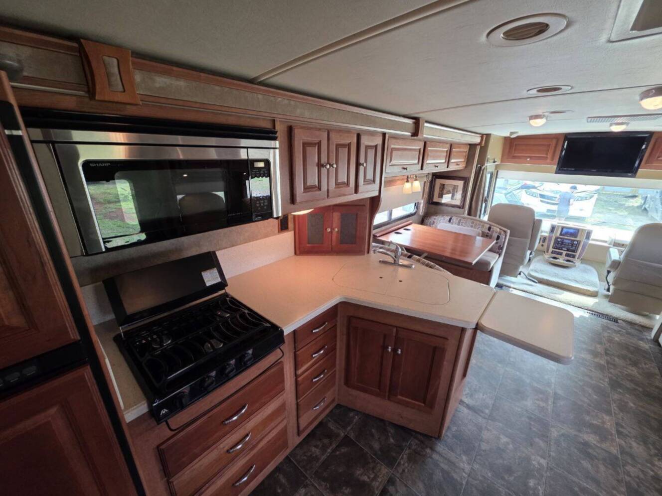 A photo of this 2013 Itasca Sunova 33C