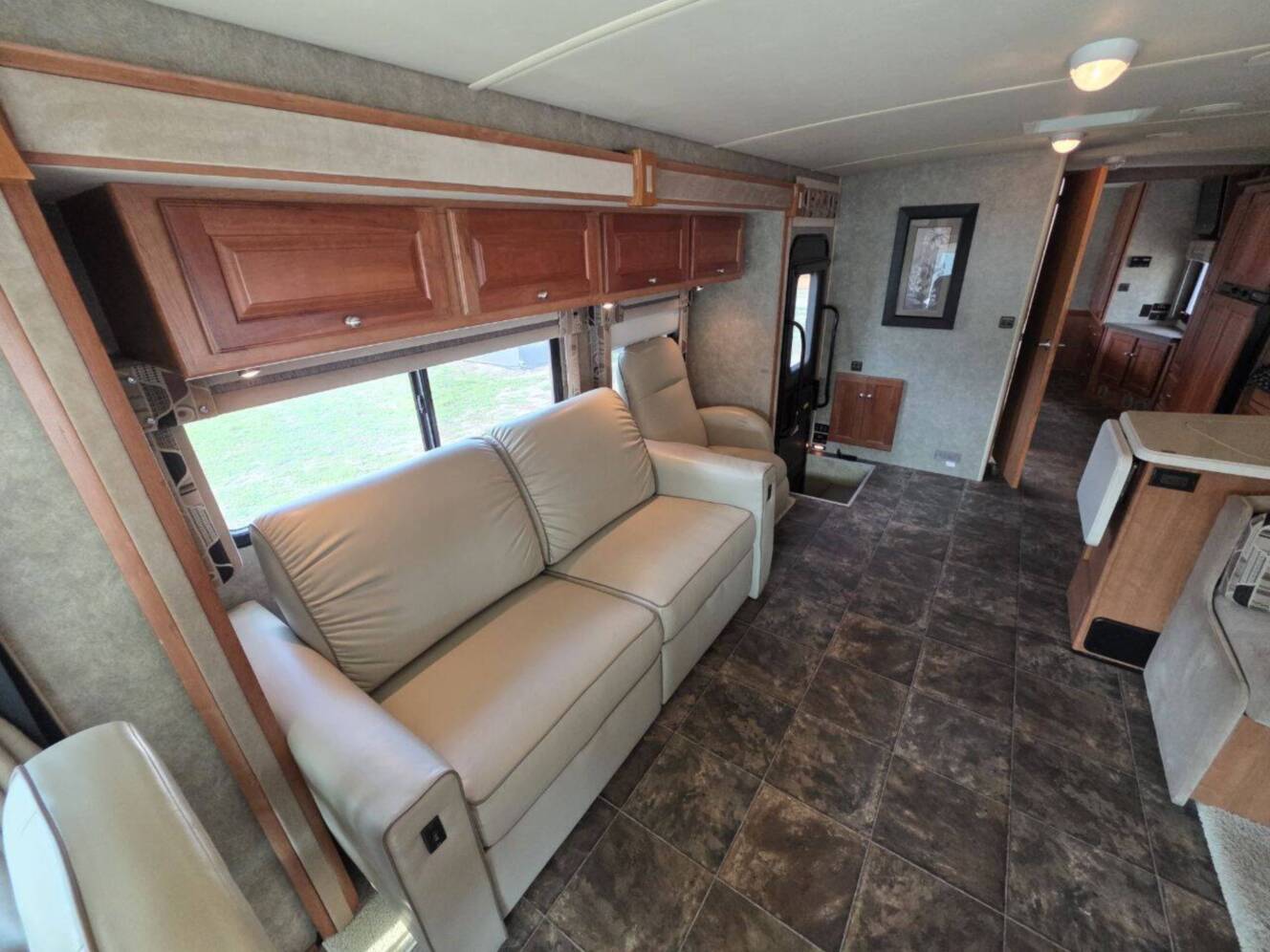 A photo of this 2013 Itasca Sunova 33C