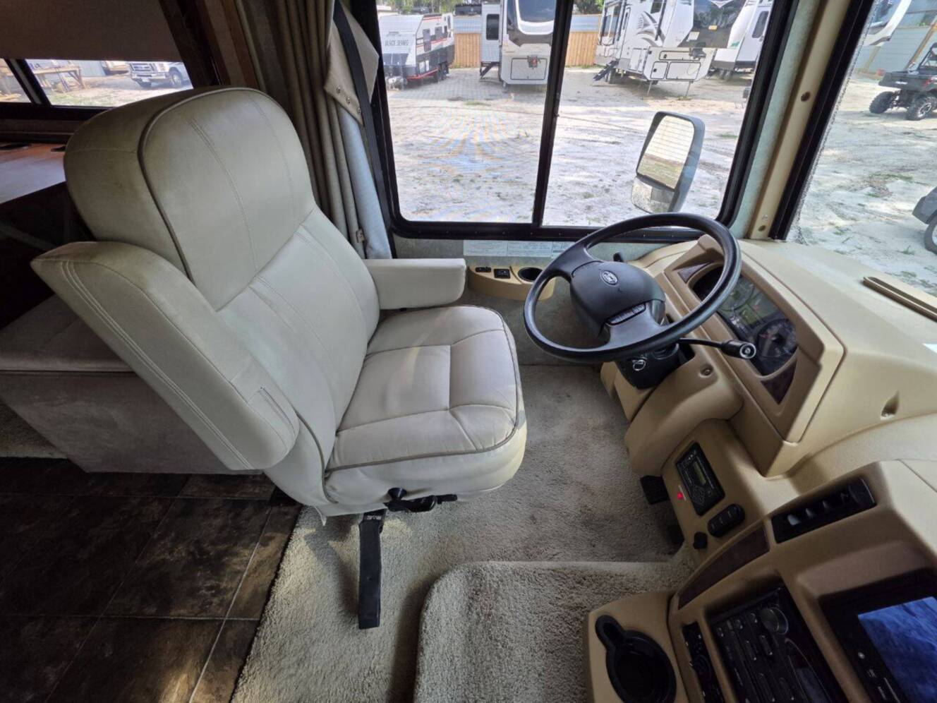A photo of this 2013 Itasca Sunova 33C