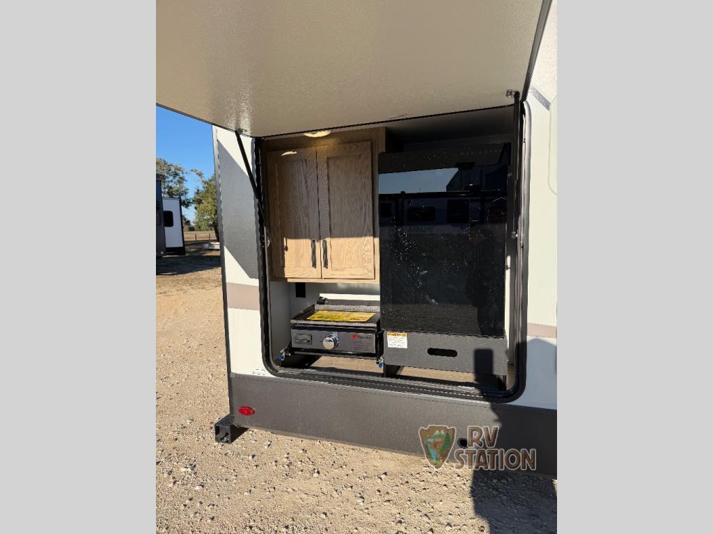 2026 Forest River Rv Rockwood Signature 8336BH in inez TX