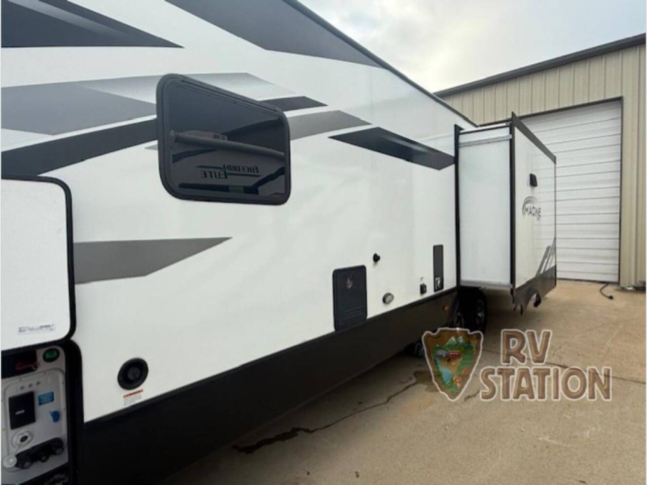 A photo of this 2024 Grand Design Imagine 2970RL