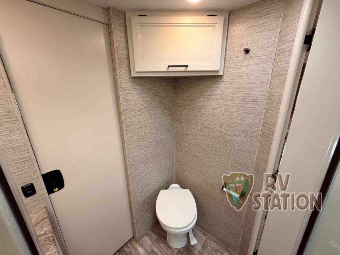 A photo of this 2023 Thor Motor Coach Chateau 31EV