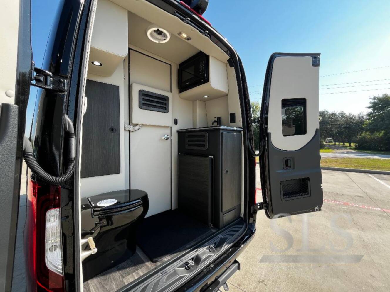 A photo of this 2026 Midwest Automotive Designs Luxe Cruiser D4 AWD