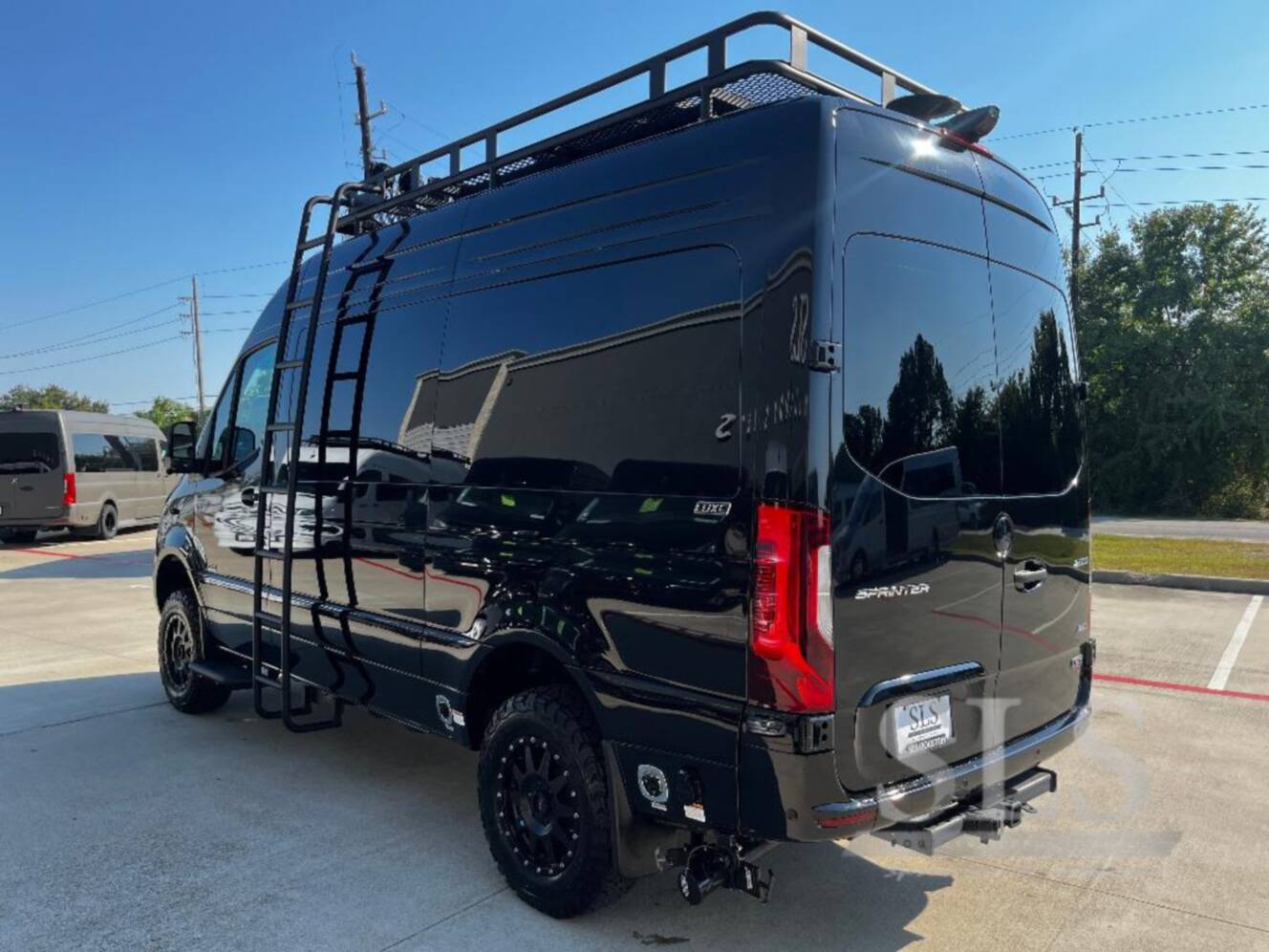 A photo of this 2026 Midwest Automotive Designs Luxe Cruiser D4 AWD