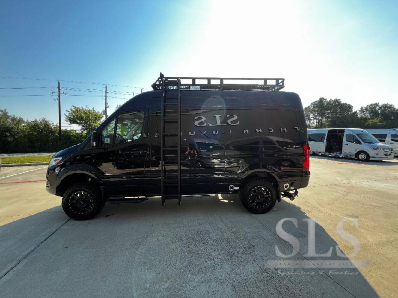 A photo of this 2026 Midwest Automotive Designs Luxe Cruiser D4 AWD