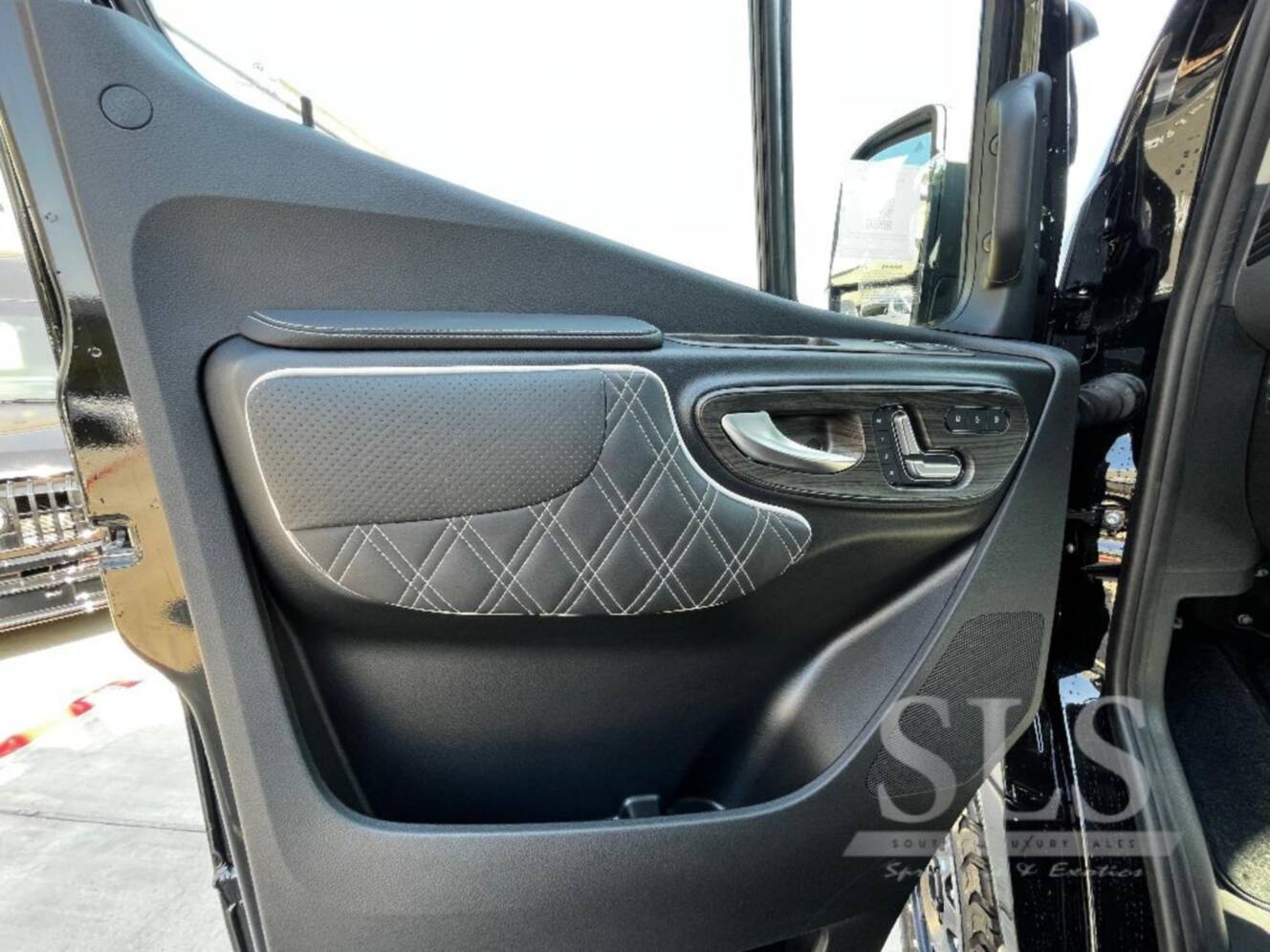 A photo of this 2026 Midwest Automotive Designs Luxe Cruiser D4 AWD