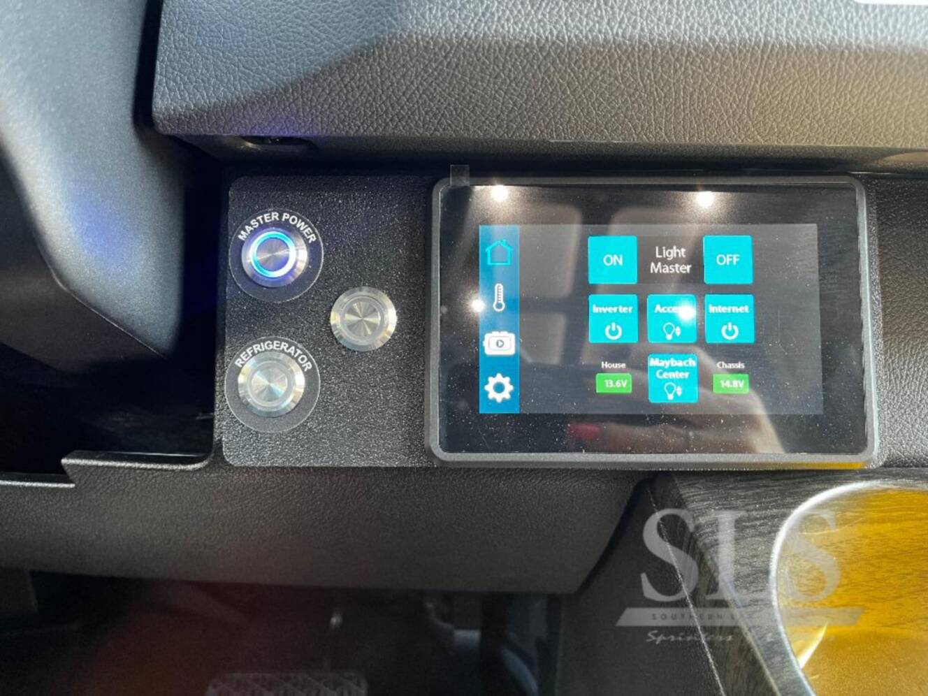 A photo of this 2026 Midwest Automotive Designs Luxe Cruiser D4 AWD