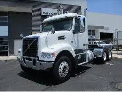2018 VOLVO VHD64FT300