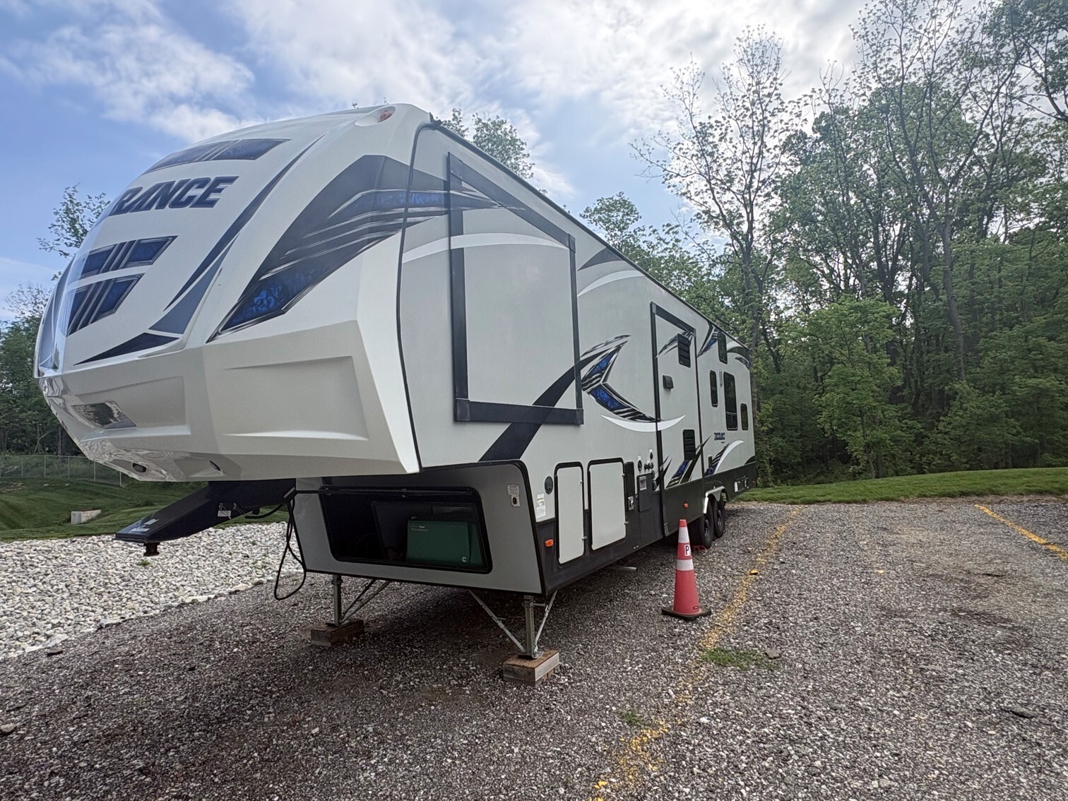 2018 Dutchmen ENDURANCE 3556 in cicero IN