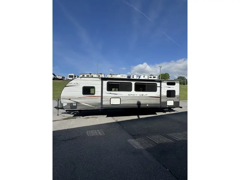 2014 FOREST RIVER GREY WOLF 26DBH