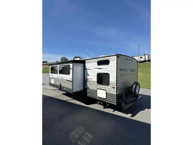 2014 FOREST RIVER GREY WOLF 26DBH
