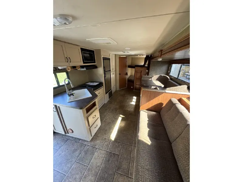 2014 FOREST RIVER GREY WOLF 26DBH