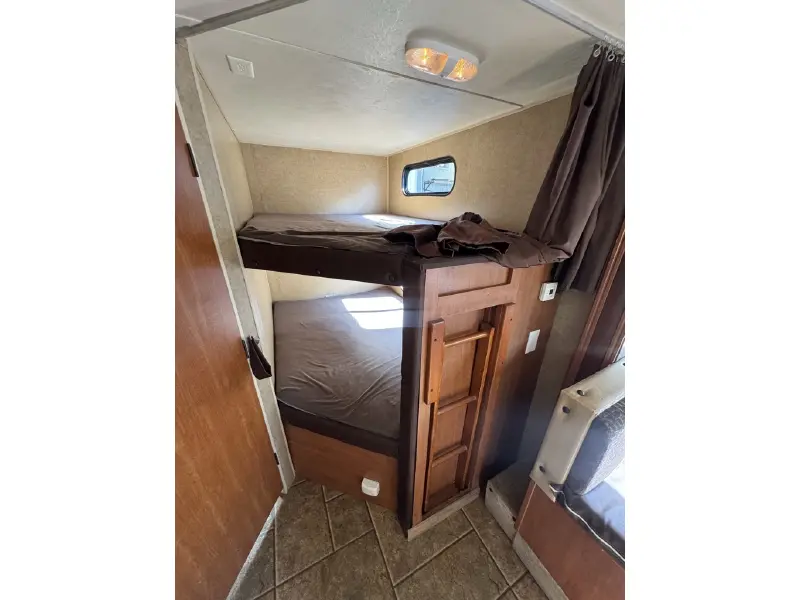 2014 FOREST RIVER GREY WOLF 26DBH