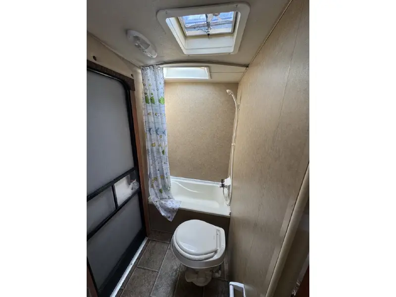 2014 FOREST RIVER GREY WOLF 26DBH