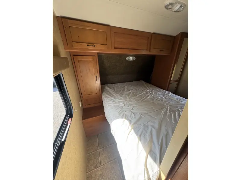 2014 FOREST RIVER GREY WOLF 26DBH