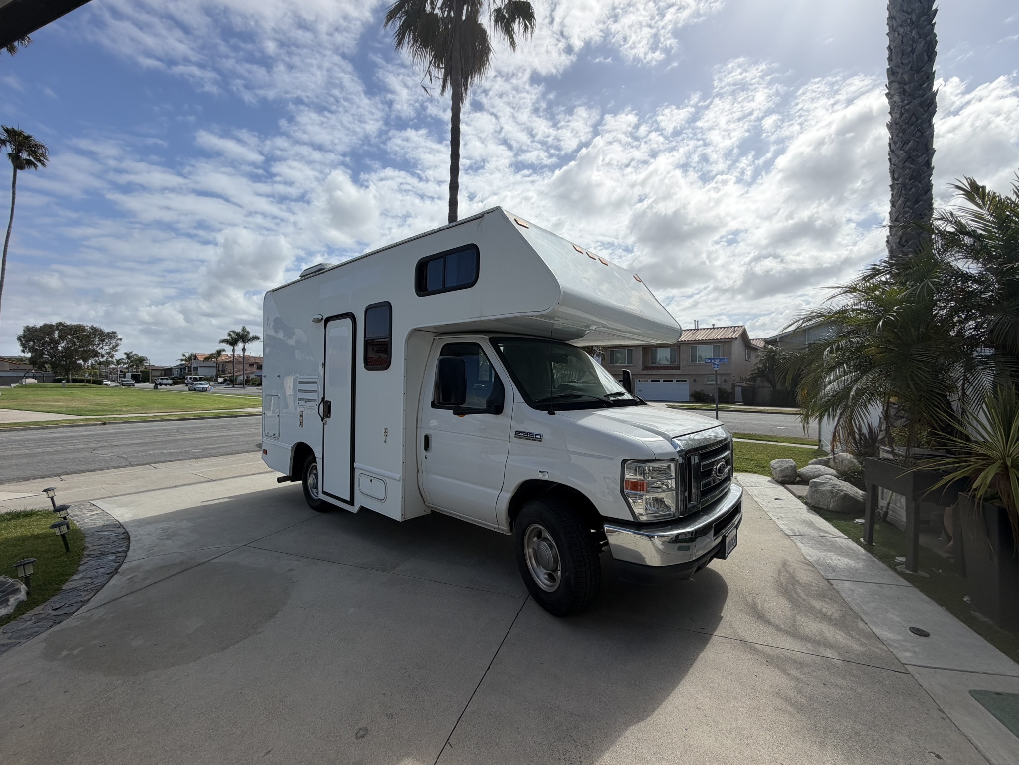 2017 Thor Motor Coach FOUR WINDS MAJESTIC 19G in huntington beach CA