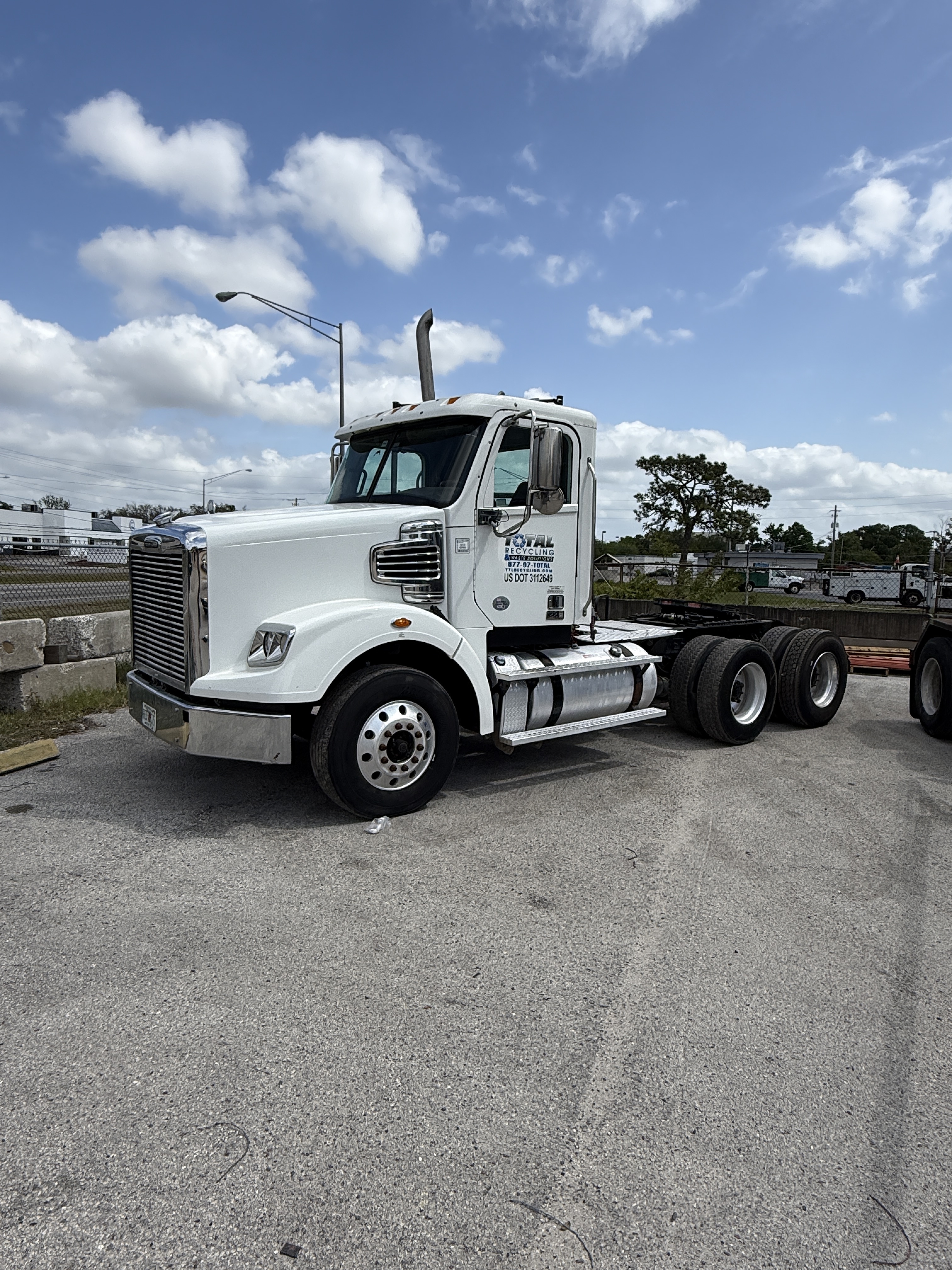 2019 FREIGHTLINER 122 SD in Tampa, FL