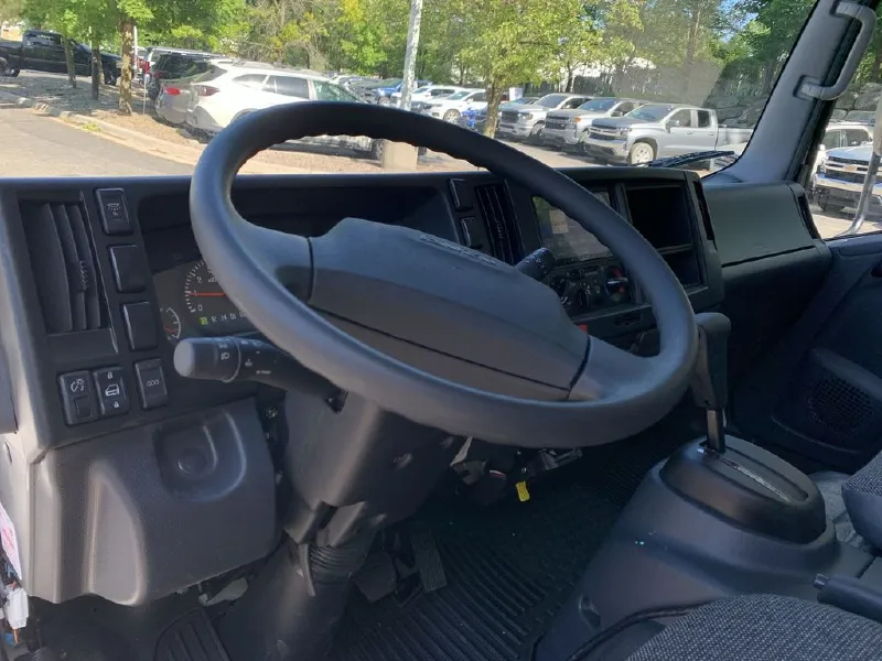 2024 ISUZU NPR HD
