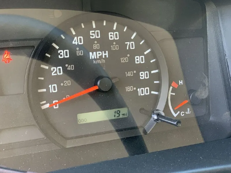 2024 ISUZU NPR HD