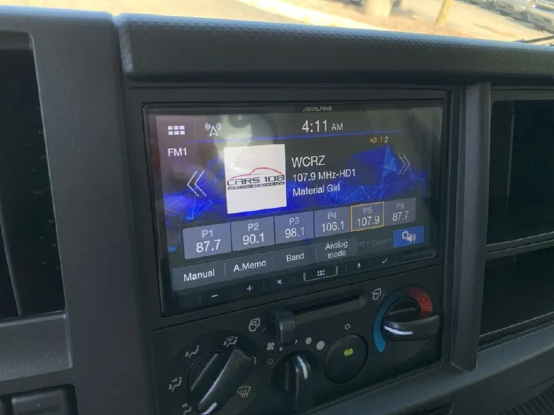 2024 ISUZU NPR HD
