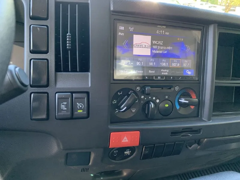 2024 ISUZU NPR HD