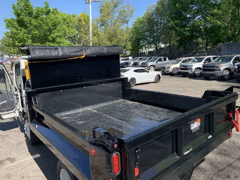 2024 ISUZU NPR HD