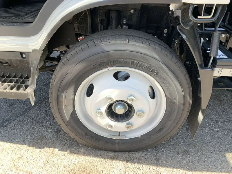2024 ISUZU NPR HD
