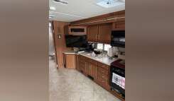 2010 Fleetwood DISCOVERY 40G RV