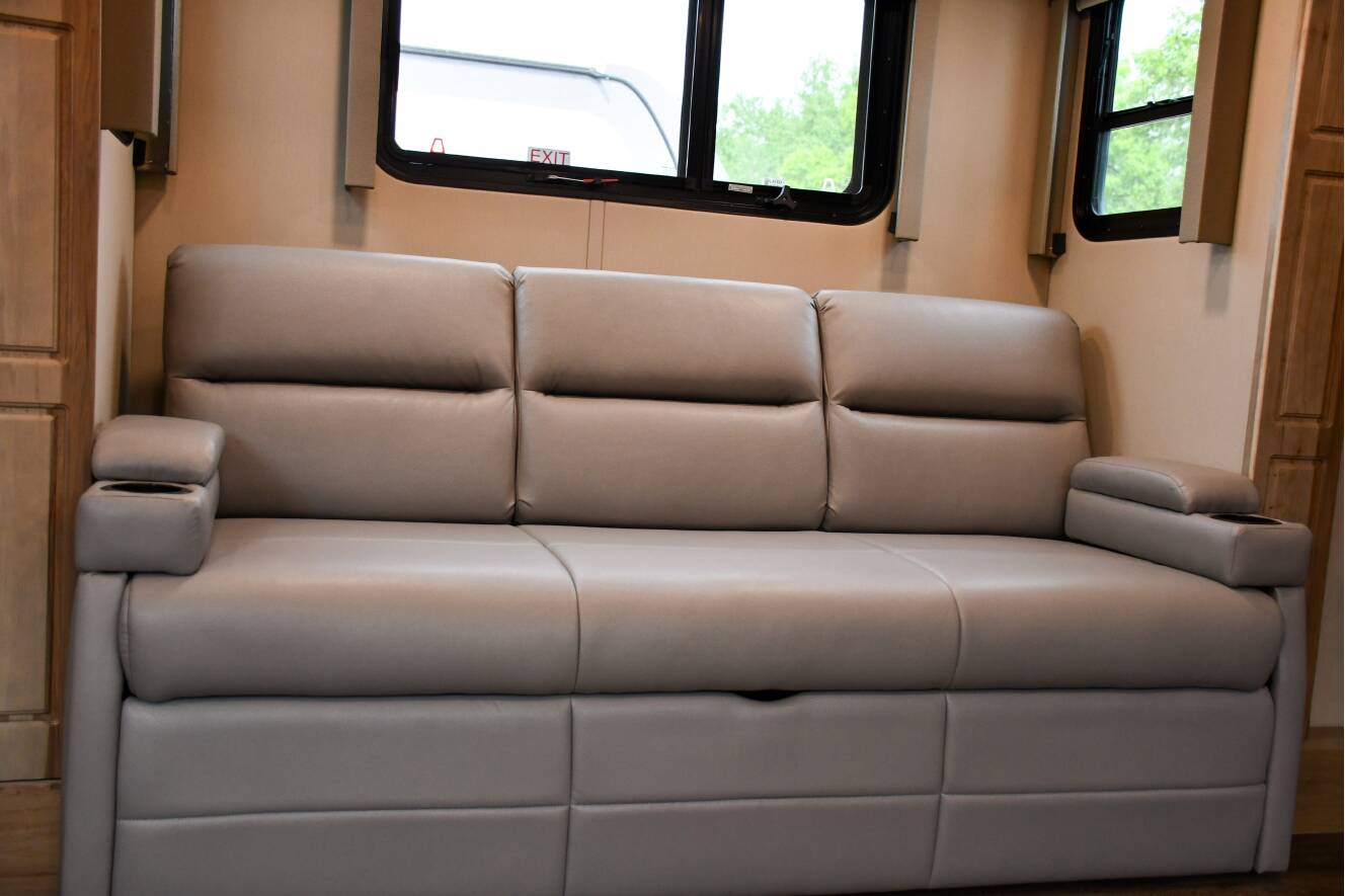 A photo of this 2027 Luxe 48FLB