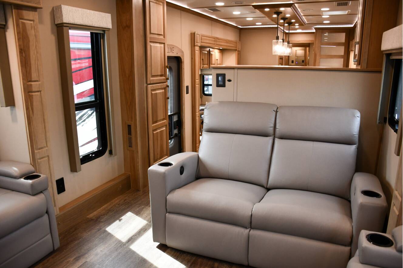 A photo of this 2027 Luxe 48FLB