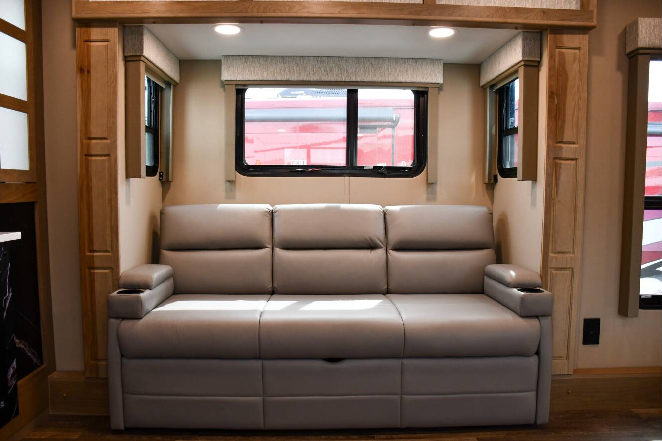 A photo of this 2027 Luxe 48FLB