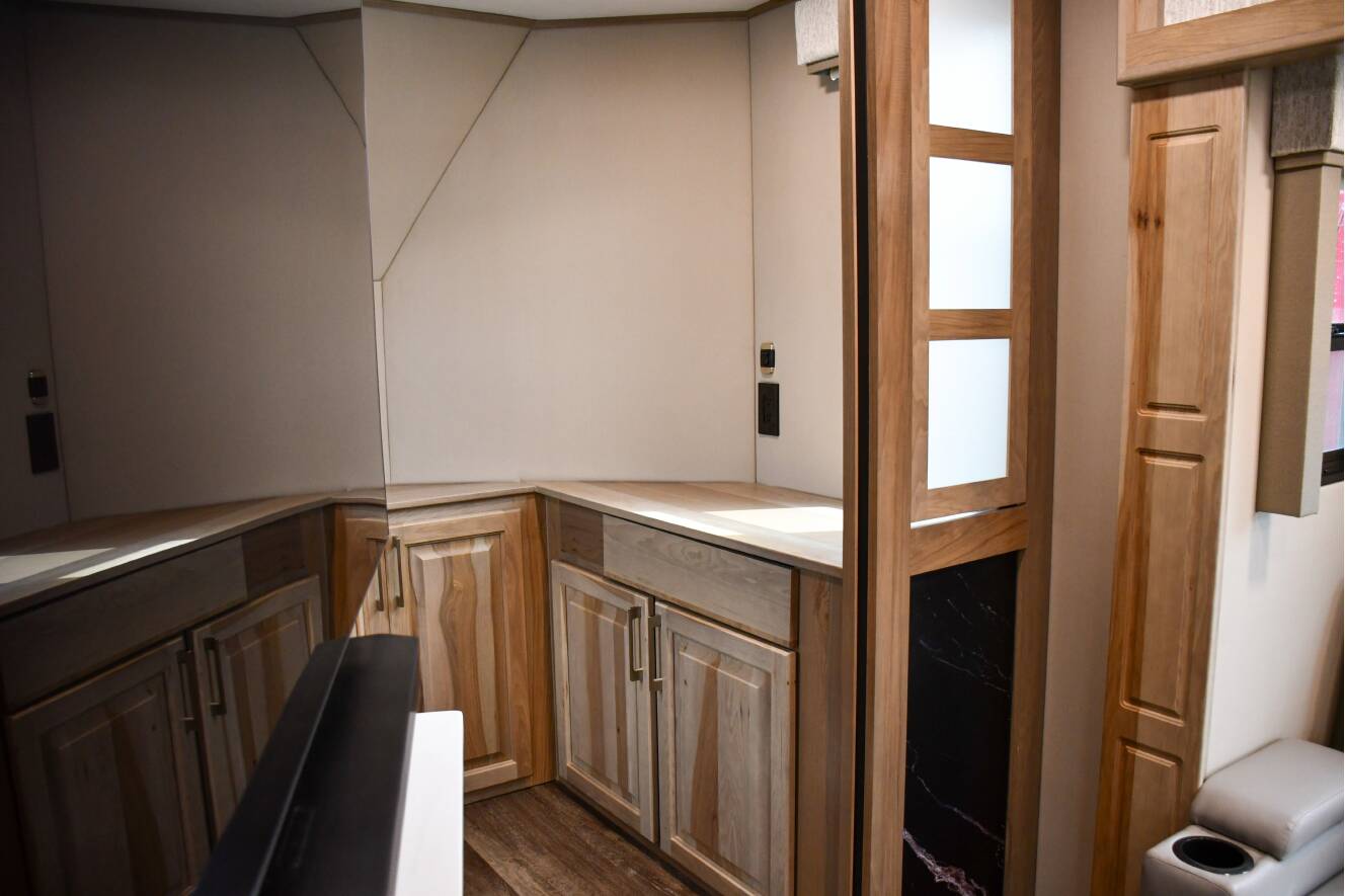 A photo of this 2027 Luxe 48FLB
