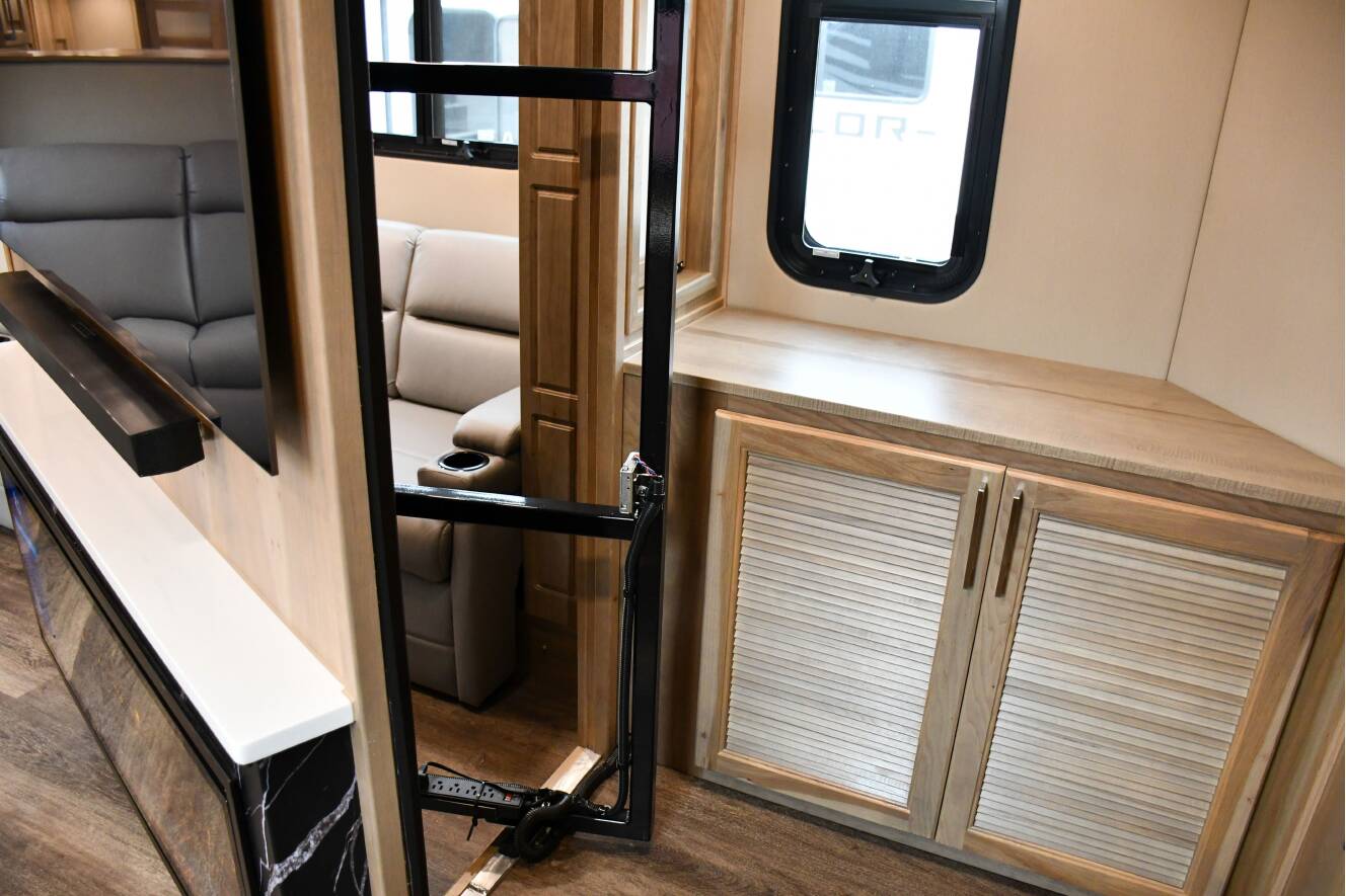 A photo of this 2027 Luxe 48FLB