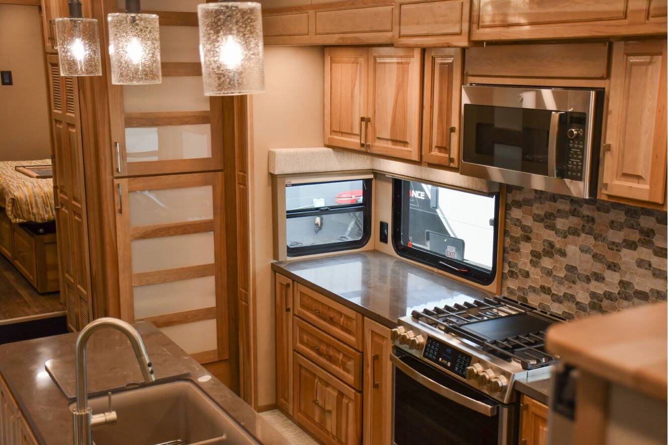 A photo of this 2027 Luxe 48FLB