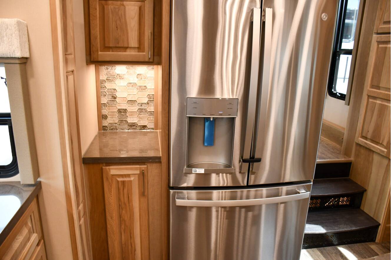 A photo of this 2027 Luxe 48FLB
