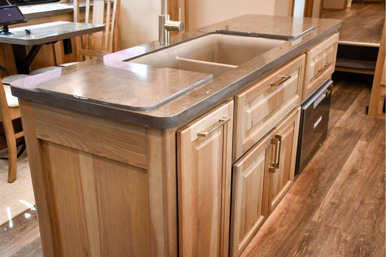 A photo of this 2027 Luxe 48FLB