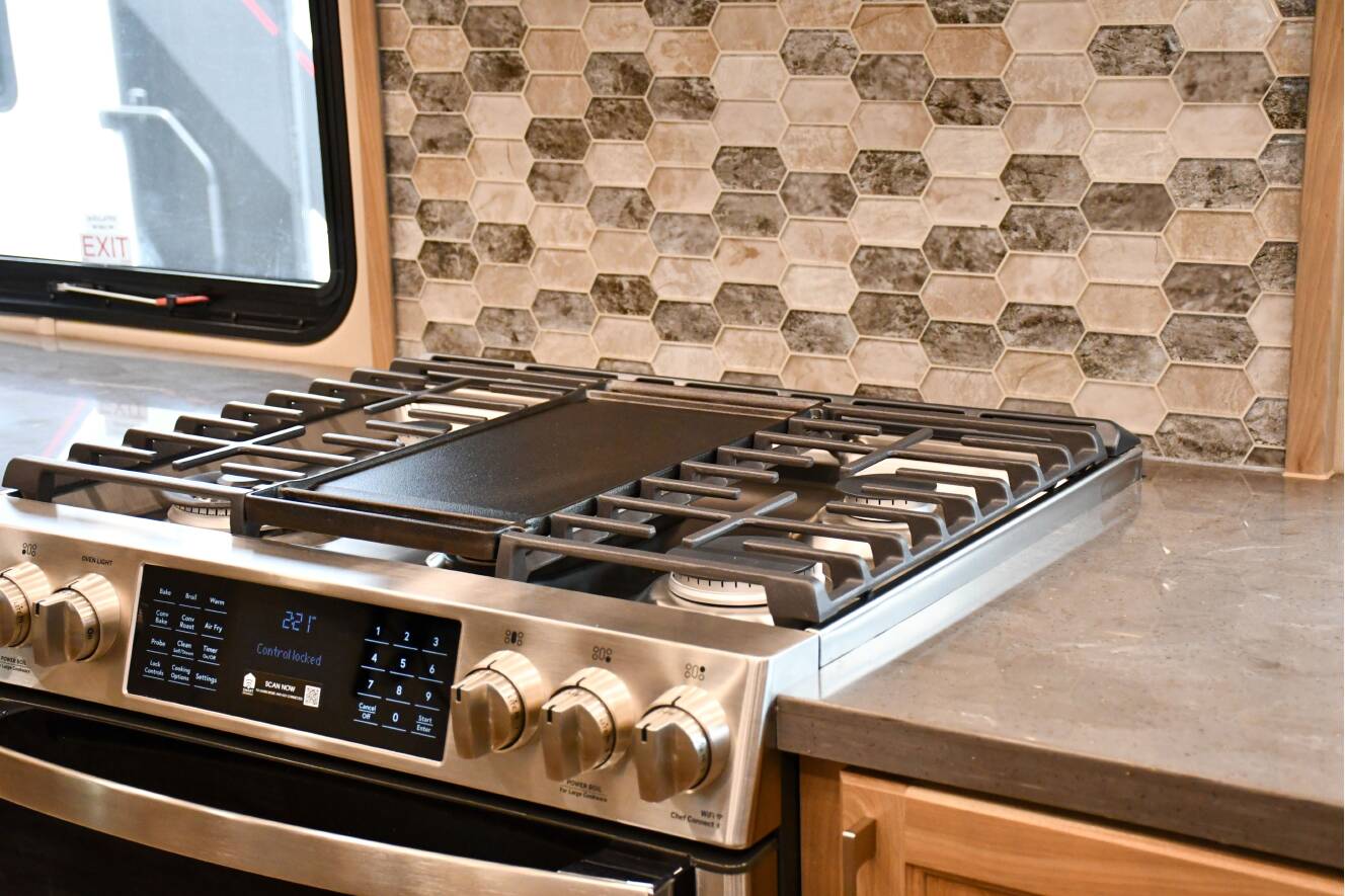 A photo of this 2027 Luxe 48FLB