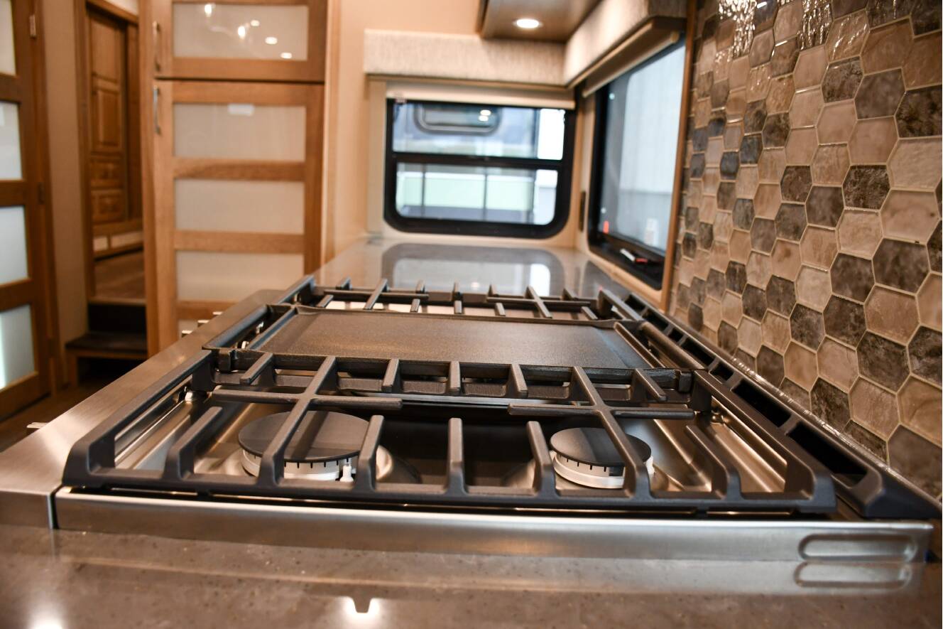 A photo of this 2027 Luxe 48FLB