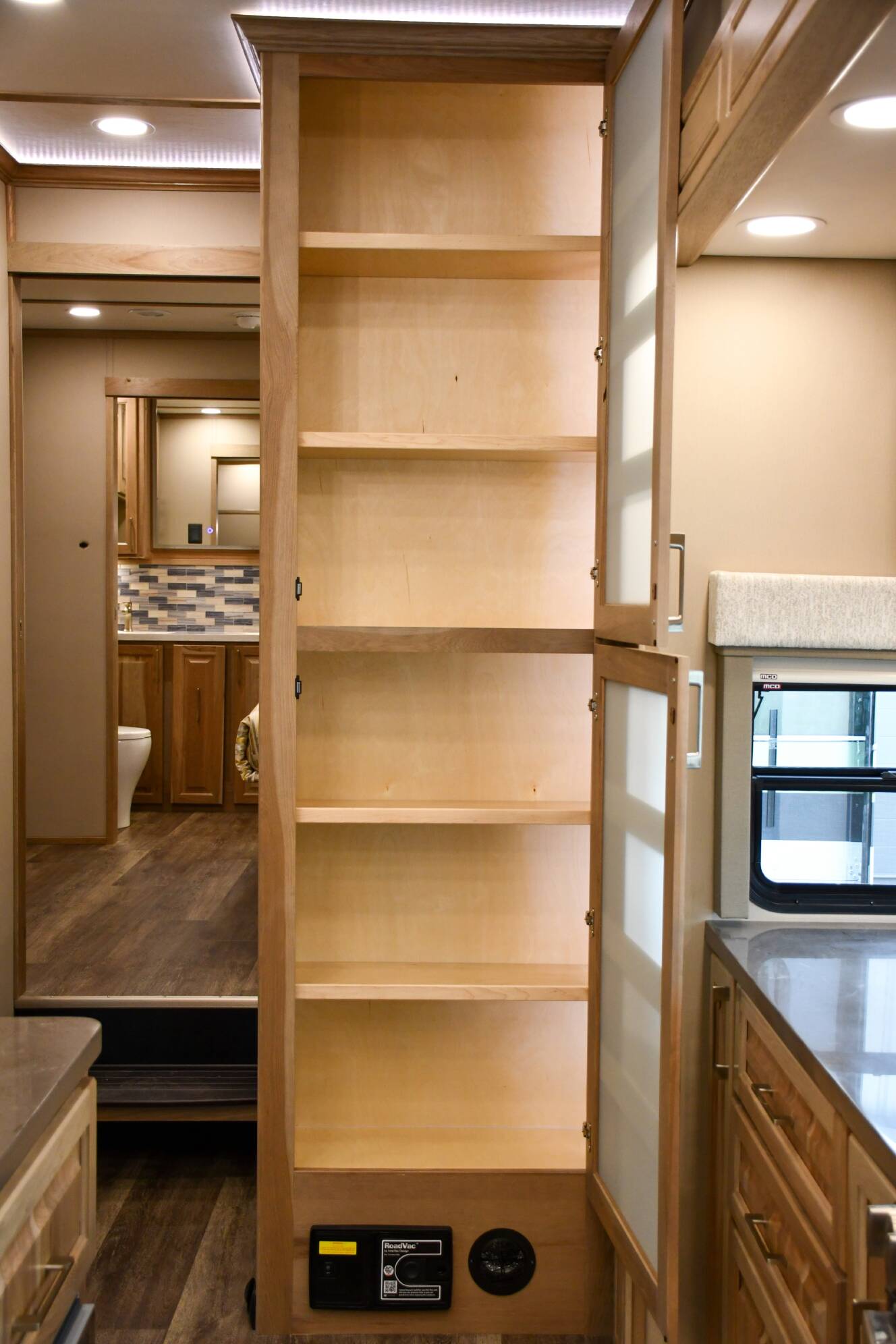A photo of this 2027 Luxe 48FLB
