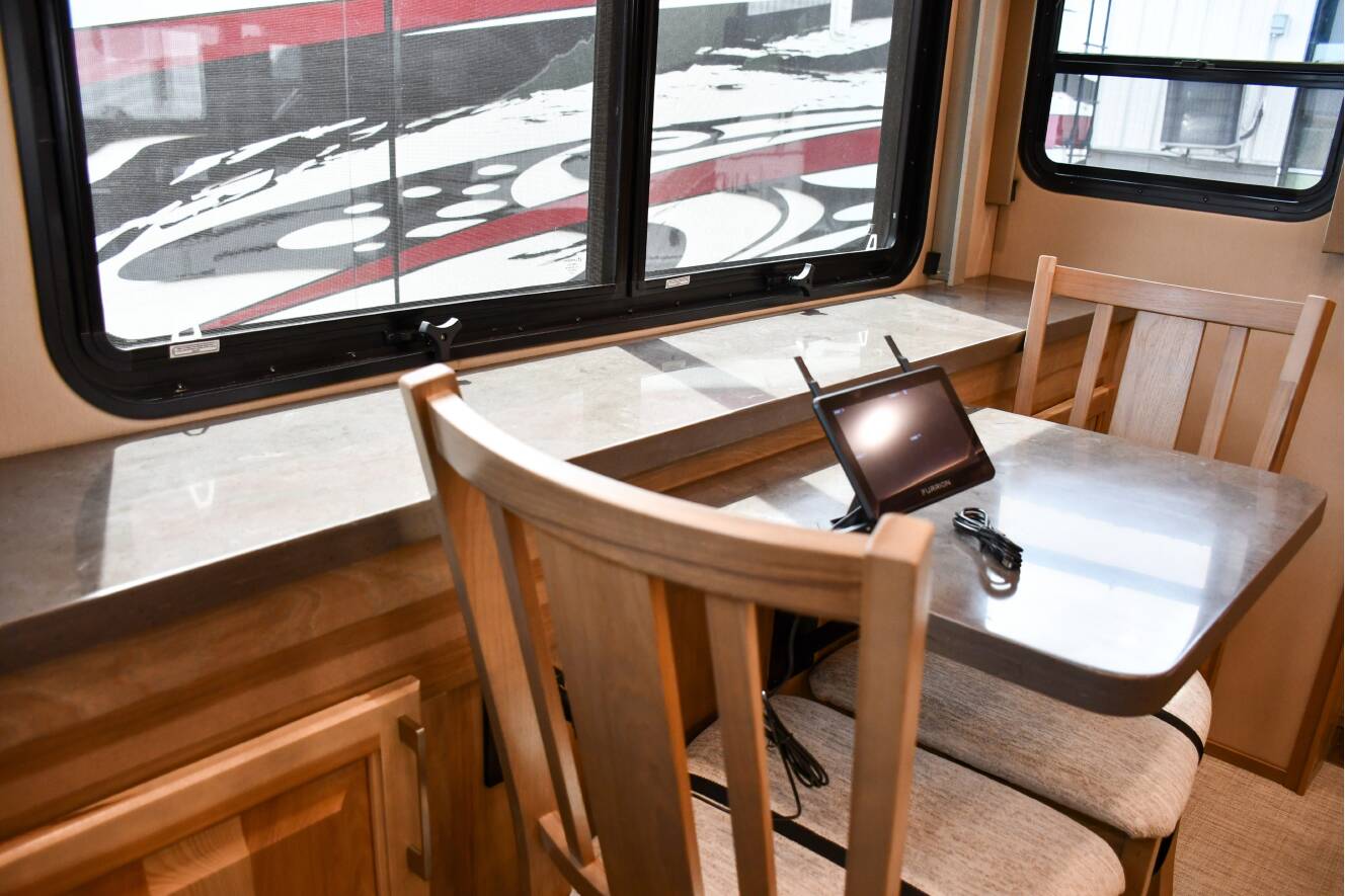 A photo of this 2027 Luxe 48FLB