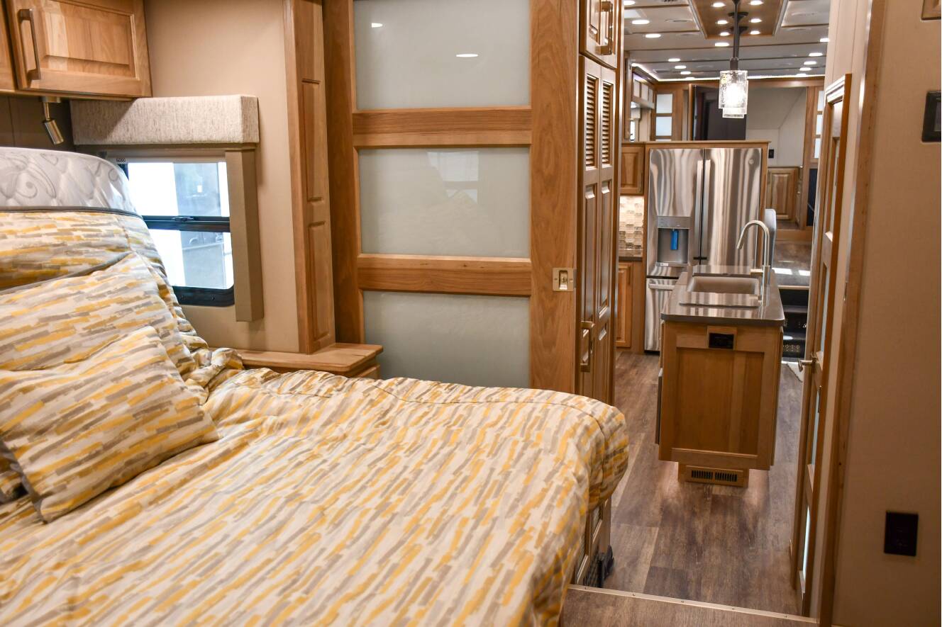 A photo of this 2027 Luxe 48FLB