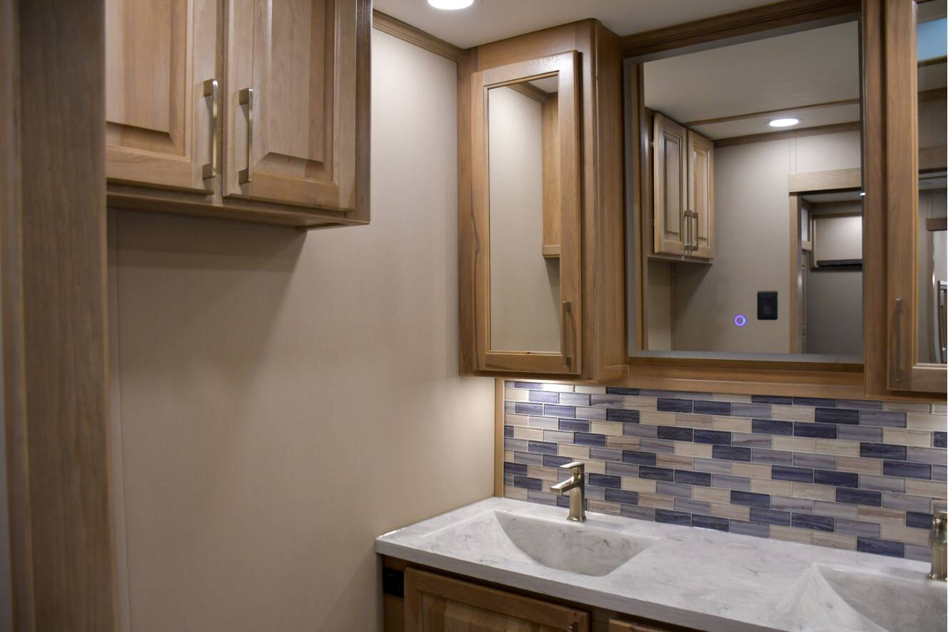 A photo of this 2027 Luxe 48FLB