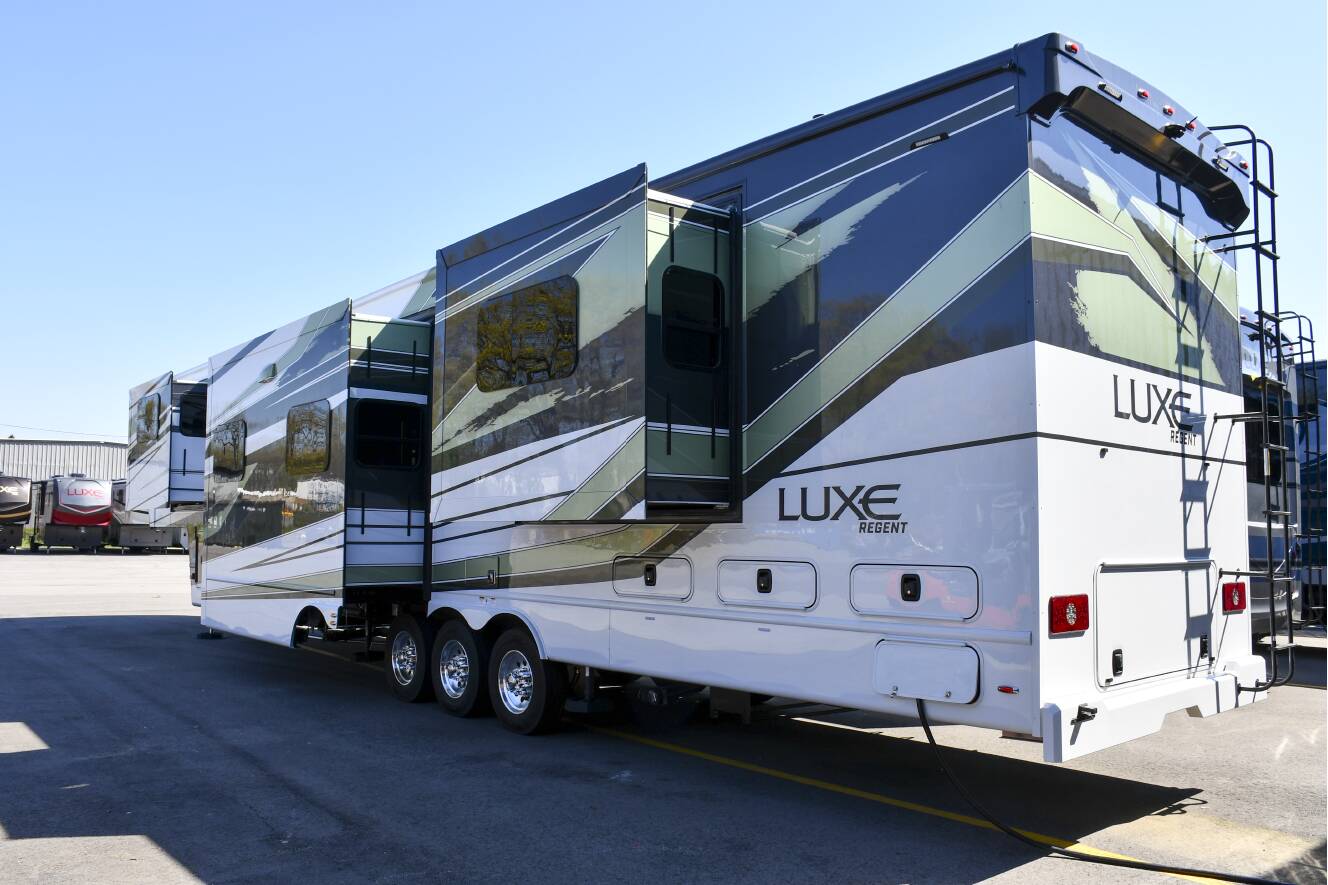 A photo of this 2027 Luxe 48FLB