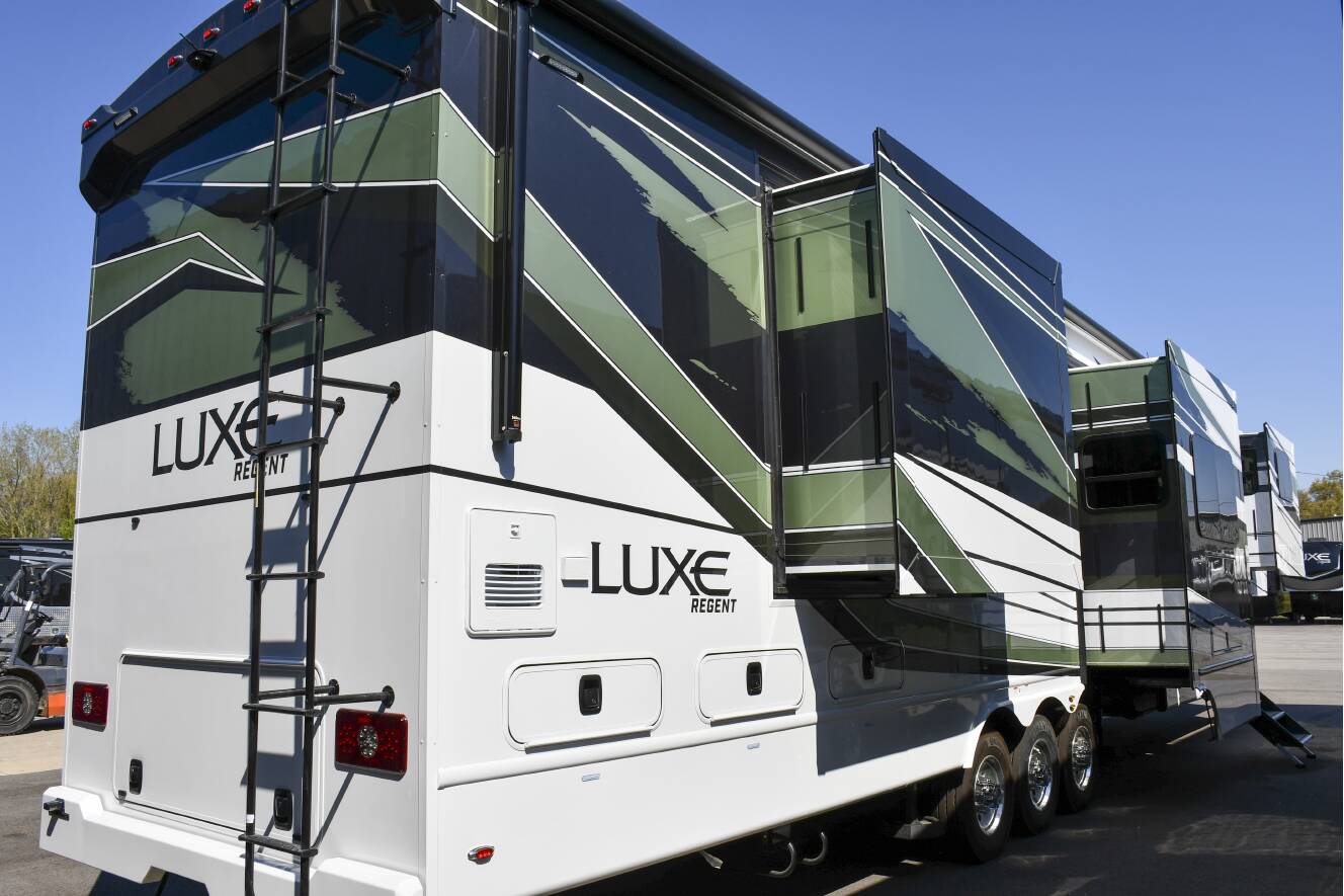 A photo of this 2027 Luxe 48FLB