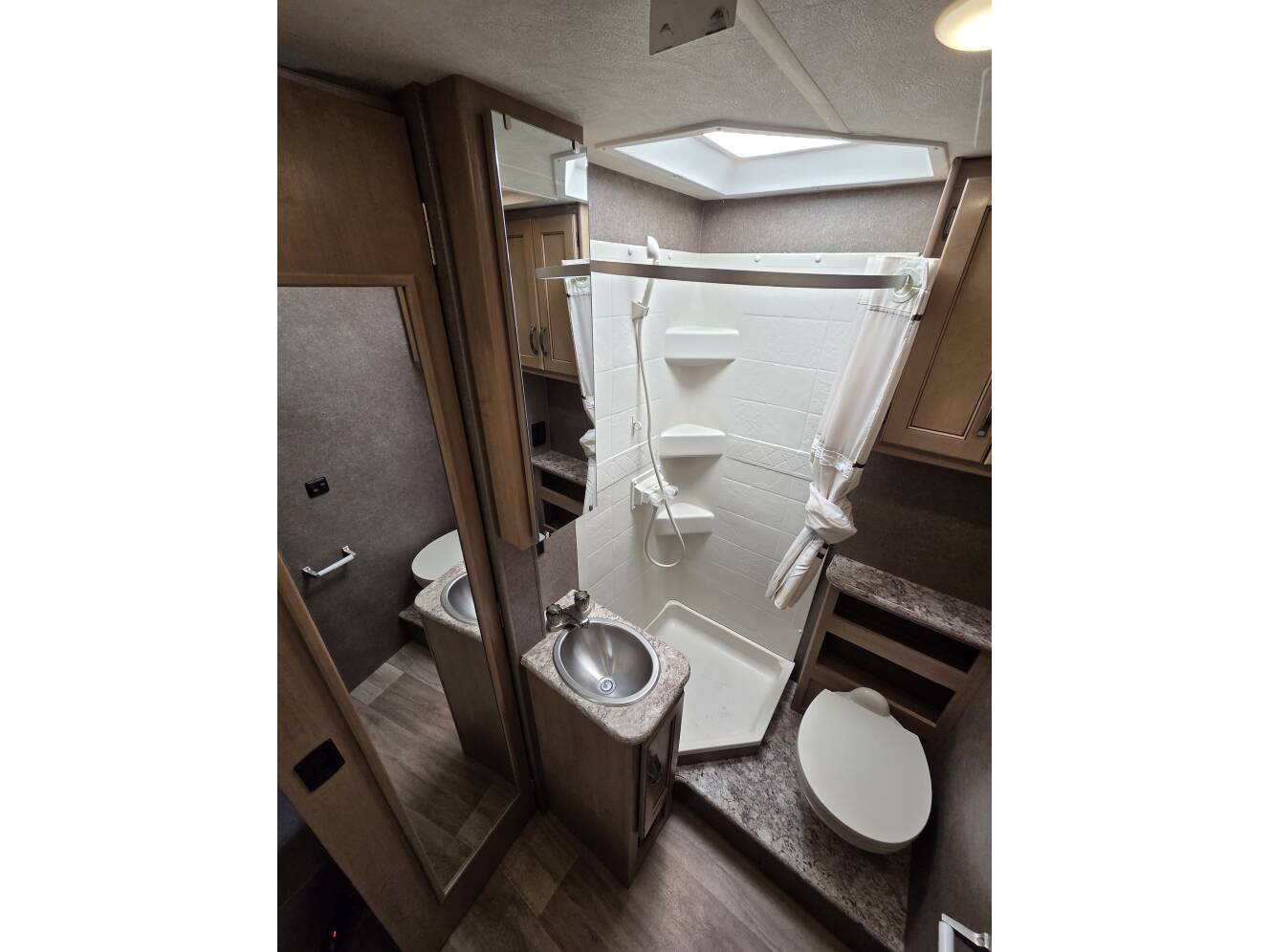 A photo of this 2020 Thor Motor Coach Four Winds 25V