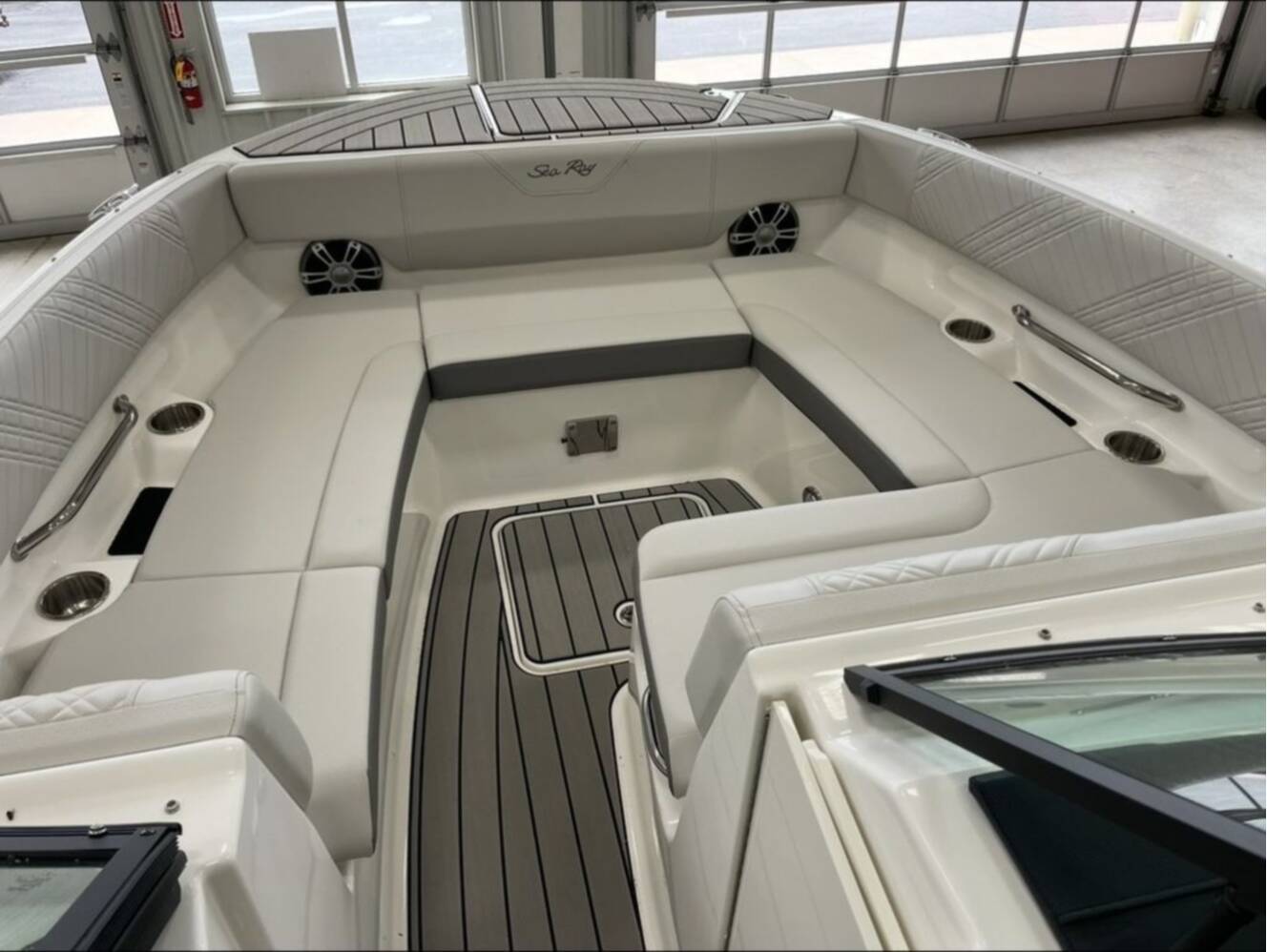 A photo of this 2026 Sea Ray SDX 270